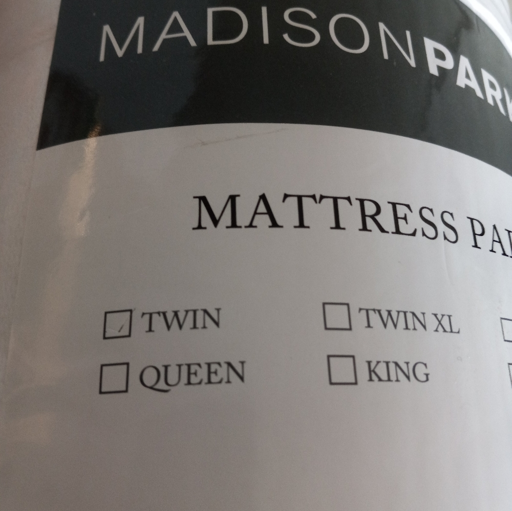 MADISON PARK MATTRESS PAD NEW SIZE TWIN $25 - Picture 3 of 5